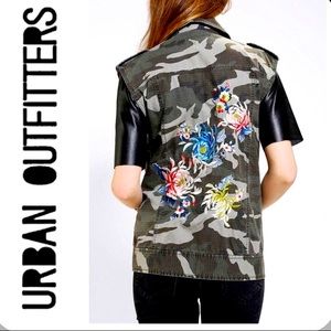 Embroidered floral camo vest !
